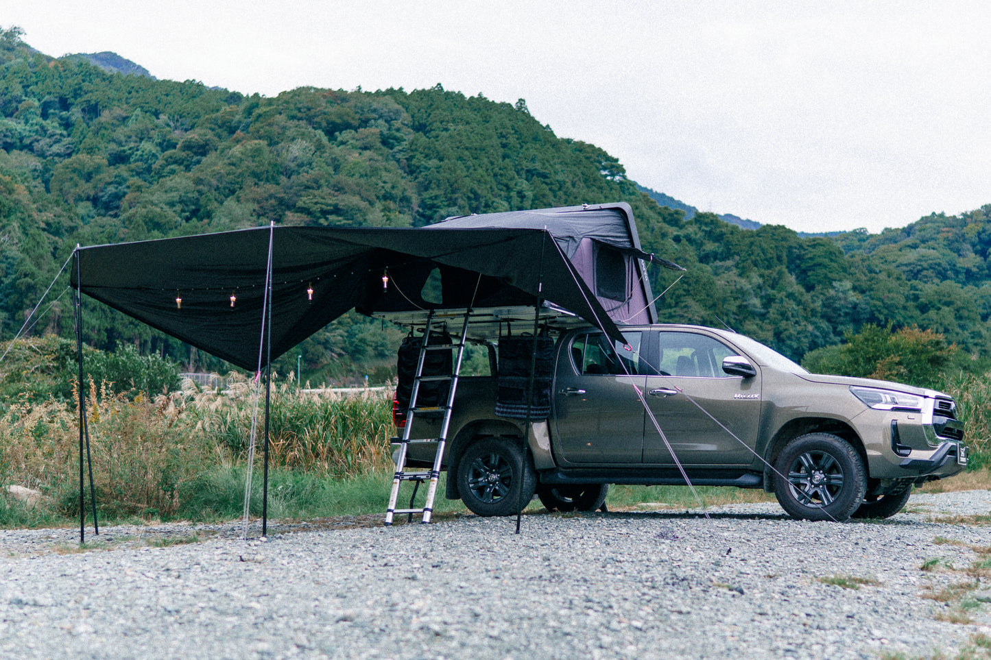 ハイラックスGUN 125 2.4 Z ディーゼル 4WD ルーフトップテント サイドオーニング アネックスルーム等 付属品多数