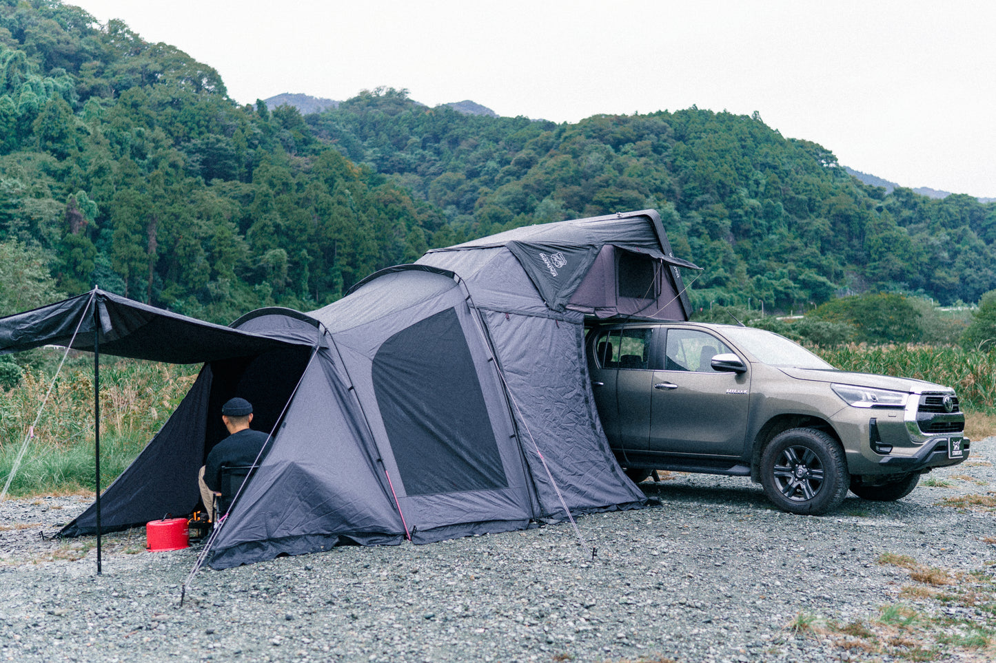 ハイラックスGUN 125 2.4 Z ディーゼル 4WD ルーフトップテント サイドオーニング アネックスルーム等 付属品多数