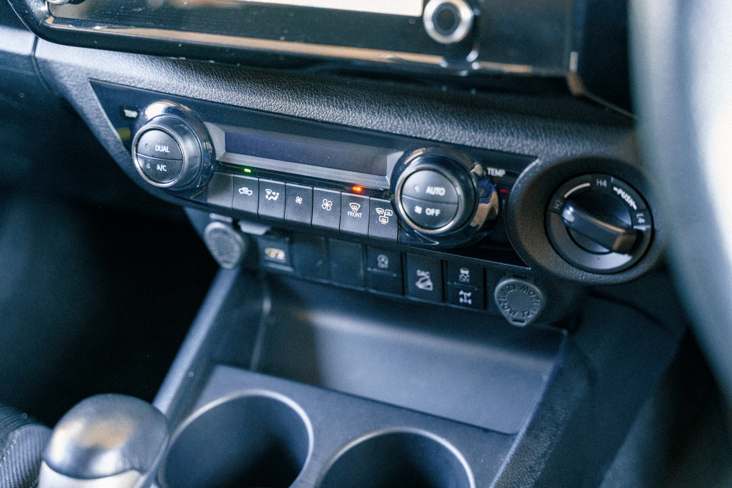 ハイラックスGUN 125 2.4 Z ディーゼル 4WD ルーフトップテント サイドオーニング アネックスルーム等 付属品多数