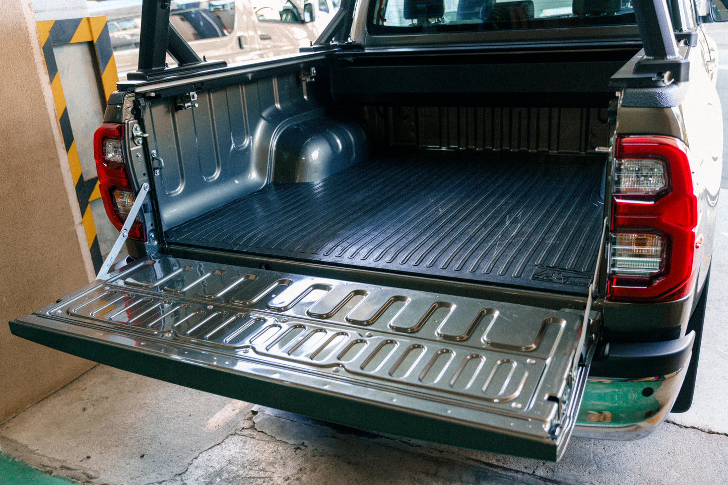 ハイラックスGUN 125 2.4 Z ディーゼル 4WD ルーフトップテント サイドオーニング アネックスルーム等 付属品多数