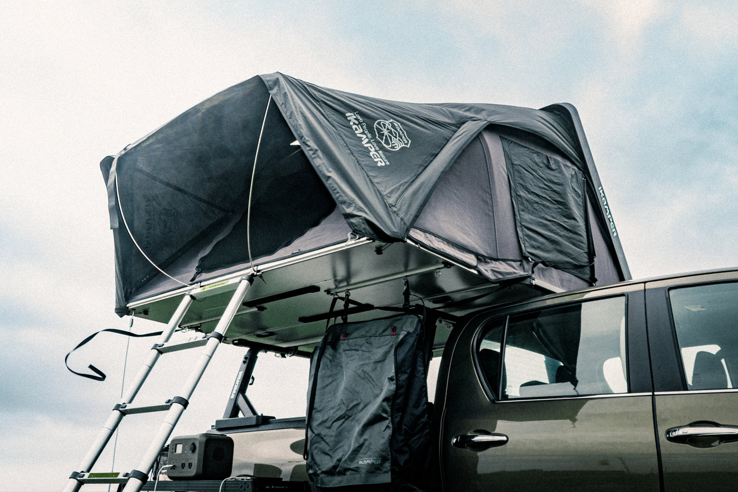 ハイラックスGUN 125 2.4 Z ディーゼル 4WD ルーフトップテント サイドオーニング アネックスルーム等 付属品多数