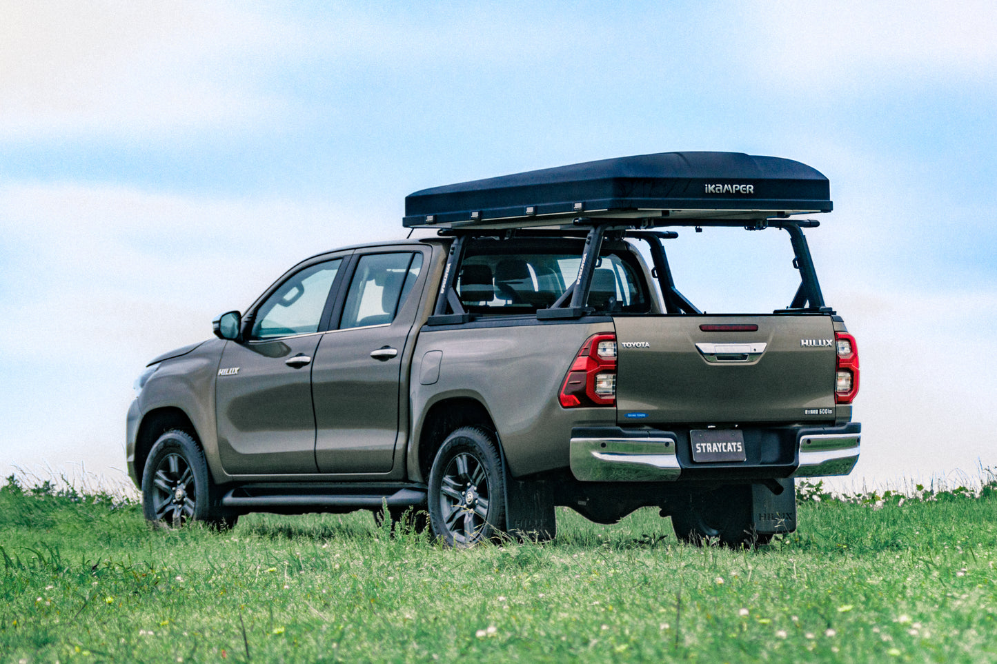 ハイラックスGUN 125 2.4 Z ディーゼル 4WD ルーフトップテント サイドオーニング アネックスルーム等 付属品多数