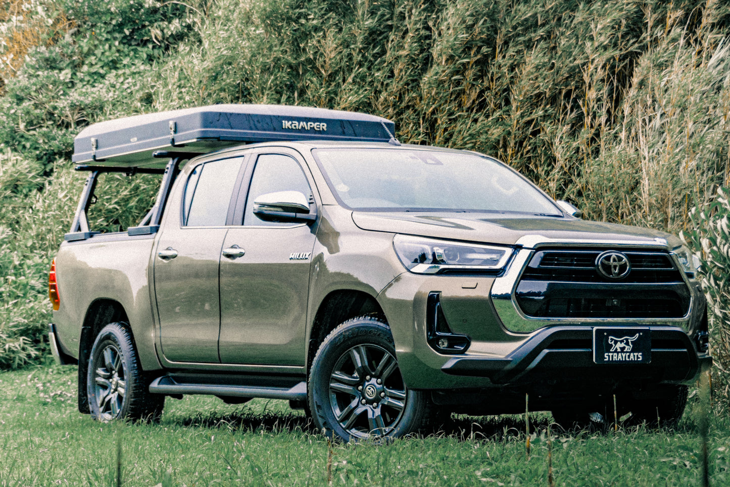 ハイラックスGUN 125 2.4 Z ディーゼル 4WD ルーフトップテント サイドオーニング アネックスルーム等 付属品多数